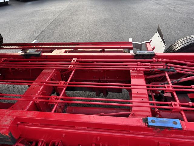 ギガ セーフティーローダー 重機運搬車 4軸低床 フジタボデー ウインチ ラジコン 自動あゆみ 8,800×2,490 車検付 F7 メッキパーツ リターダ 積載11.9t マニュアル 7速 ETC2.0 バックカメラ セフティーローダー(17枚目)