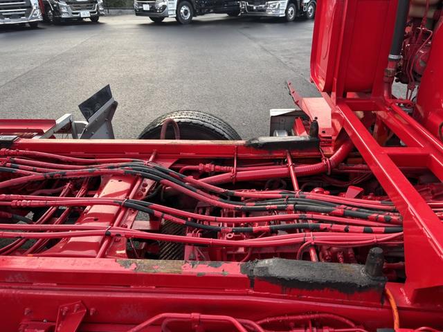 ギガ セーフティーローダー 重機運搬車 4軸低床 フジタボデー ウインチ ラジコン 自動あゆみ 8,800×2,490 車検付 F7 メッキパーツ リターダ 積載11.9t マニュアル 7速 ETC2.0 バックカメラ セフティーローダー(18枚目)