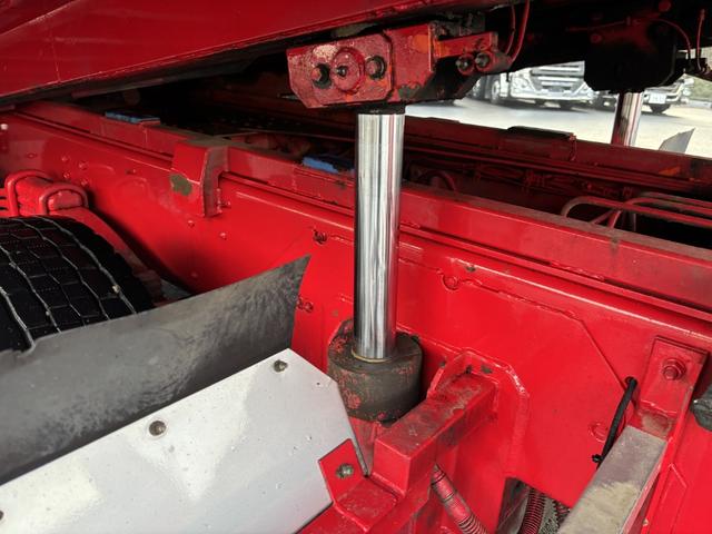 ギガ セーフティーローダー 重機運搬車 4軸低床 フジタボデー ウインチ ラジコン 自動あゆみ 8,800×2,490 車検付 F7 メッキパーツ リターダ 積載11.9t マニュアル 7速 ETC2.0 バックカメラ セフティーローダー(21枚目)