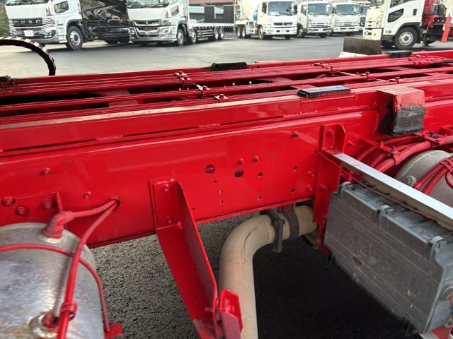 ギガ セーフティーローダー 重機運搬車 4軸低床 フジタボデー ウインチ ラジコン 自動あゆみ 8,800×2,490 車検付 F7 メッキパーツ リターダ 積載11.9t マニュアル 7速 ETC2.0 バックカメラ セフティーローダー(25枚目)