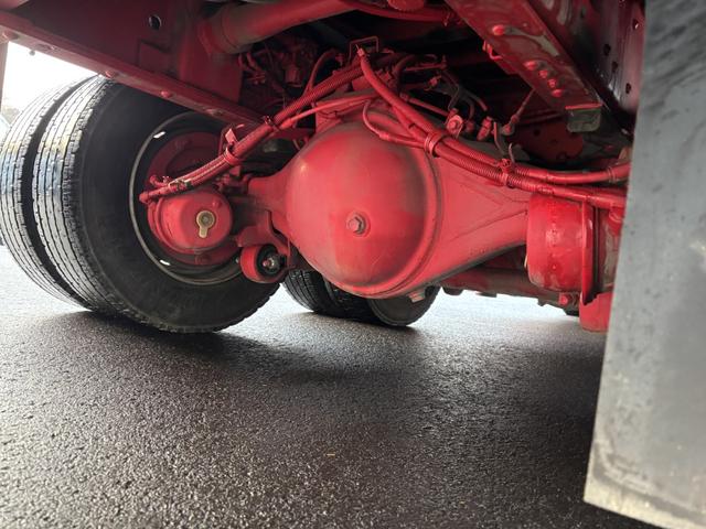 ギガ セーフティーローダー 重機運搬車 4軸低床 フジタボデー ウインチ ラジコン 自動あゆみ 8,800×2,490 車検付 F7 メッキパーツ リターダ 積載11.9t マニュアル 7速 ETC2.0 バックカメラ セフティーローダー(31枚目)