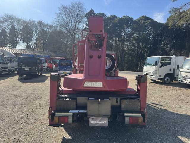 エルフトラック 高所作業車　アイチ　ＳＳ１２Ａ　作業床高さ１１．９ｍ　バケット２００ｋｇ　充電コンセント　アワメーター５４６８ｈ　走行４８千ｋｍ　Ｆ６　６速　マニュアル　ＥＴＣ１．０（9枚目）