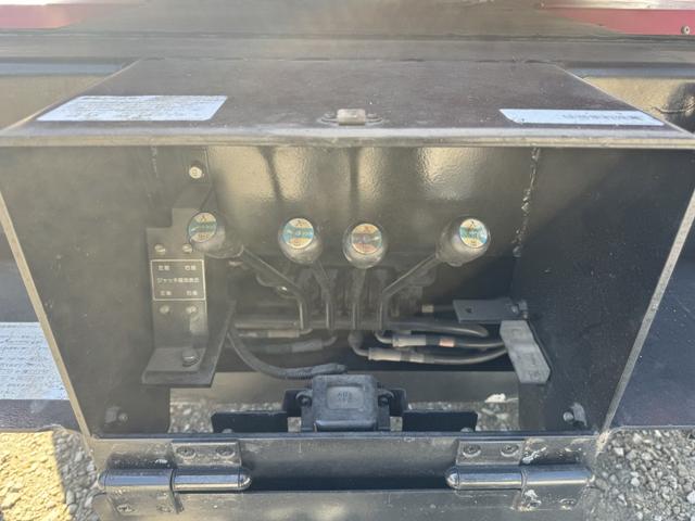 エルフトラック 高所作業車　アイチ　ＳＳ１２Ａ　作業床高さ１１．９ｍ　バケット２００ｋｇ　充電コンセント　アワメーター５４６８ｈ　走行４８千ｋｍ　Ｆ６　６速　マニュアル　ＥＴＣ１．０（10枚目）