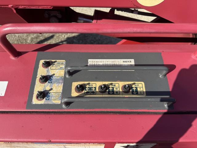 エルフトラック 高所作業車　アイチ　ＳＳ１２Ａ　作業床高さ１１．９ｍ　バケット２００ｋｇ　充電コンセント　アワメーター５４６８ｈ　走行４８千ｋｍ　Ｆ６　６速　マニュアル　ＥＴＣ１．０（11枚目）