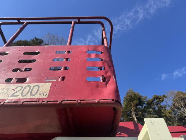 エルフトラック 高所作業車　アイチ　ＳＳ１２Ａ　作業床高さ１１．９ｍ　バケット２００ｋｇ　充電コンセント　アワメーター５４６８ｈ　走行４８千ｋｍ　Ｆ６　６速　マニュアル　ＥＴＣ１．０（15枚目）