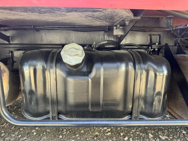 エルフトラック 高所作業車　アイチ　ＳＳ１２Ａ　作業床高さ１１．９ｍ　バケット２００ｋｇ　充電コンセント　アワメーター５４６８ｈ　走行４８千ｋｍ　Ｆ６　６速　マニュアル　ＥＴＣ１．０（29枚目）