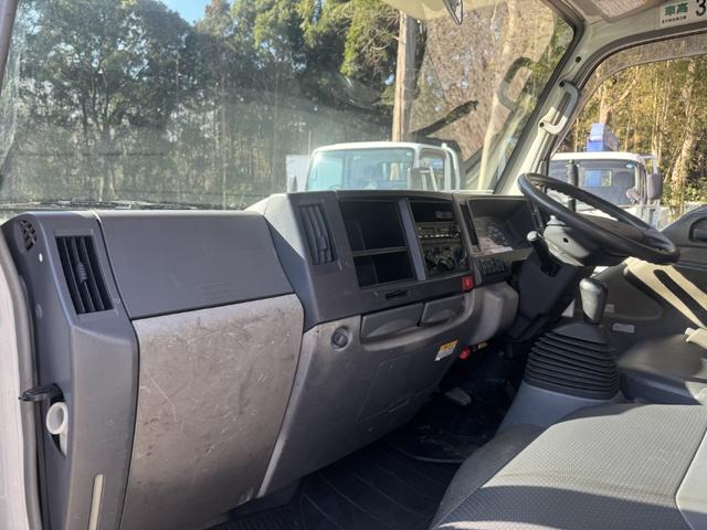 エルフトラック 高所作業車　アイチ　ＳＳ１２Ａ　作業床高さ１１．９ｍ　バケット２００ｋｇ　充電コンセント　アワメーター５４６８ｈ　走行４８千ｋｍ　Ｆ６　６速　マニュアル　ＥＴＣ１．０（38枚目）