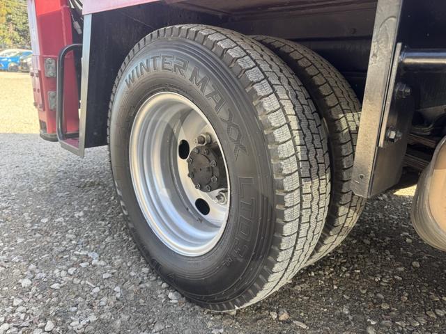 エルフトラック 高所作業車　アイチ　ＳＳ１２Ａ　作業床高さ１１．９ｍ　バケット２００ｋｇ　充電コンセント　アワメーター５４６８ｈ　走行４８千ｋｍ　Ｆ６　６速　マニュアル　ＥＴＣ１．０（46枚目）