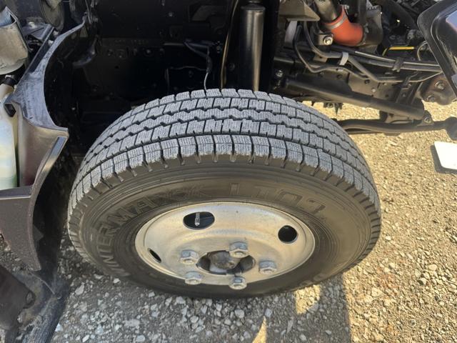 エルフトラック 高所作業車　アイチ　ＳＳ１２Ａ　作業床高さ１１．９ｍ　バケット２００ｋｇ　充電コンセント　アワメーター５４６８ｈ　走行４８千ｋｍ　Ｆ６　６速　マニュアル　ＥＴＣ１．０（48枚目）