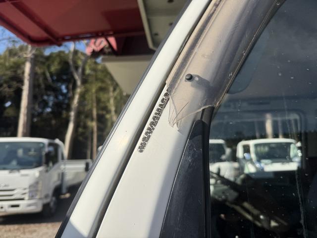 エルフトラック 高所作業車　アイチ　ＳＳ１２Ａ　作業床高さ１１．９ｍ　バケット２００ｋｇ　充電コンセント　アワメーター５４６８ｈ　走行４８千ｋｍ　Ｆ６　６速　マニュアル　ＥＴＣ１．０（49枚目）