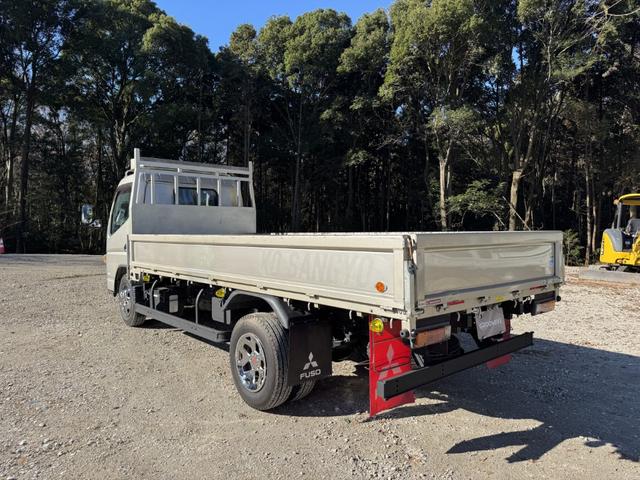 キャンター 木平 標準ロング 4,370×1,810 3方開 走行65千km 積載3t I5 5速 マニュアル 平ボデー 平ボディー 2t平 ETC1.0 キーレス ドラレコ メッキパーツ(5枚目)