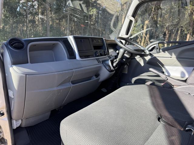 キャンター 木平 標準ロング 4,370×1,810 3方開 走行65千km 積載3t I5 5速 マニュアル 平ボデー 平ボディー 2t平 ETC1.0 キーレス ドラレコ メッキパーツ(30枚目)