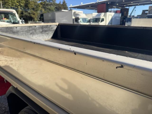 キャンター 木平 標準ロング 4,370×1,810 3方開 走行65千km 積載3t I5 5速 マニュアル 平ボデー 平ボディー 2t平 ETC1.0 キーレス ドラレコ メッキパーツ(46枚目)