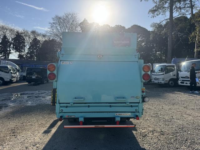エルフトラック 巻込みパッカー　極東開発　ＧＢ３８－８２１Ｄ－Ｓ　３．８立米　連続スイッチ　走行７６千ｋｍ　積載２ｔ　Ｆ６　６速　マニュアル　塵芥車　巻き込み式　ゴミ収集車　回転板式　バックカメラ　ドラレコ（8枚目）
