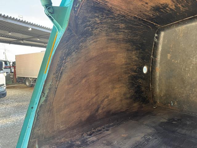 エルフトラック 巻込みパッカー　極東開発　ＧＢ３８－８２１Ｄ－Ｓ　３．８立米　連続スイッチ　走行７６千ｋｍ　積載２ｔ　Ｆ６　６速　マニュアル　塵芥車　巻き込み式　ゴミ収集車　回転板式　バックカメラ　ドラレコ（13枚目）