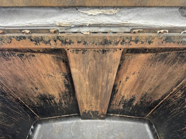 エルフトラック 巻込みパッカー　極東開発　ＧＢ３８－８２１Ｄ－Ｓ　３．８立米　連続スイッチ　走行７６千ｋｍ　積載２ｔ　Ｆ６　６速　マニュアル　塵芥車　巻き込み式　ゴミ収集車　回転板式　バックカメラ　ドラレコ（16枚目）