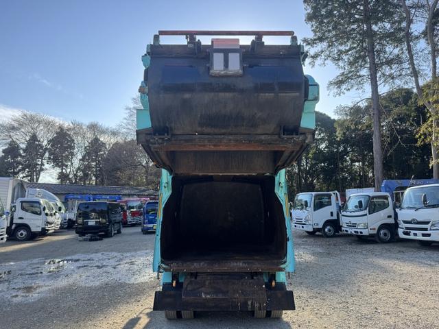 エルフトラック 巻込みパッカー　極東開発　ＧＢ３８－８２１Ｄ－Ｓ　３．８立米　連続スイッチ　走行７６千ｋｍ　積載２ｔ　Ｆ６　６速　マニュアル　塵芥車　巻き込み式　ゴミ収集車　回転板式　バックカメラ　ドラレコ（19枚目）