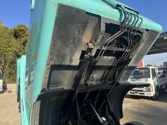 エルフトラック 巻込みパッカー　極東開発　ＧＢ３８－８２１Ｄ－Ｓ　３．８立米　連続スイッチ　走行７６千ｋｍ　積載２ｔ　Ｆ６　６速　マニュアル　塵芥車　巻き込み式　ゴミ収集車　回転板式　バックカメラ　ドラレコ（21枚目）