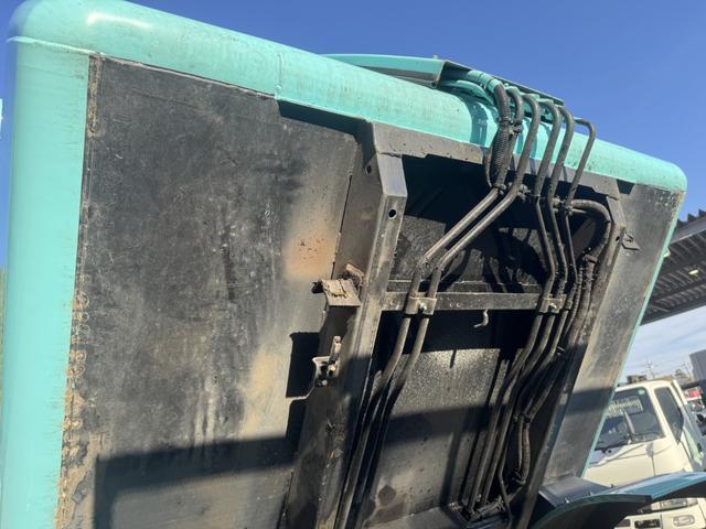 エルフトラック 巻込みパッカー　極東開発　ＧＢ３８－８２１Ｄ－Ｓ　３．８立米　連続スイッチ　走行７６千ｋｍ　積載２ｔ　Ｆ６　６速　マニュアル　塵芥車　巻き込み式　ゴミ収集車　回転板式　バックカメラ　ドラレコ（22枚目）