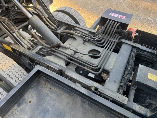 エルフトラック 巻込みパッカー　極東開発　ＧＢ３８－８２１Ｄ－Ｓ　３．８立米　連続スイッチ　走行７６千ｋｍ　積載２ｔ　Ｆ６　６速　マニュアル　塵芥車　巻き込み式　ゴミ収集車　回転板式　バックカメラ　ドラレコ（24枚目）