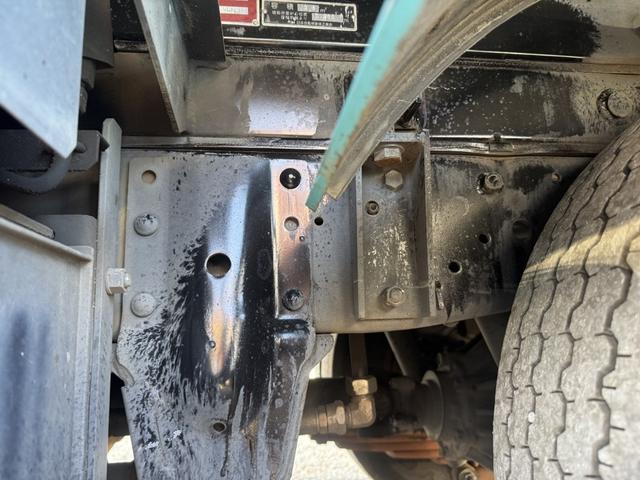 エルフトラック 巻込みパッカー　極東開発　ＧＢ３８－８２１Ｄ－Ｓ　３．８立米　連続スイッチ　走行７６千ｋｍ　積載２ｔ　Ｆ６　６速　マニュアル　塵芥車　巻き込み式　ゴミ収集車　回転板式　バックカメラ　ドラレコ（28枚目）