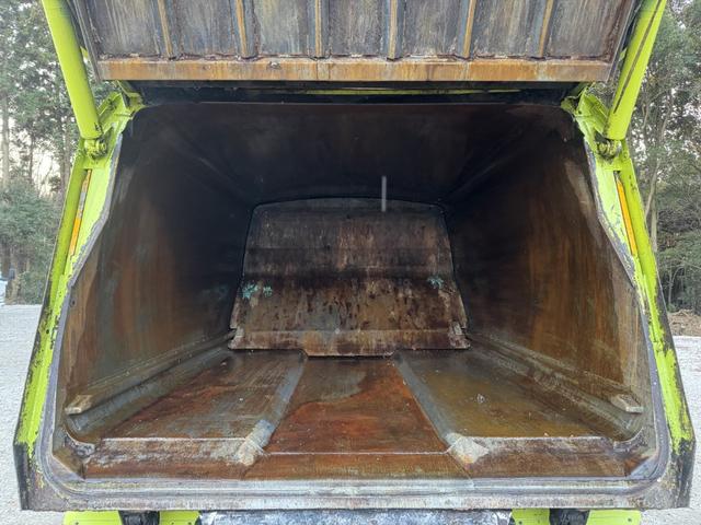 キャンター プレスパッカー　ワイド　極東開発　ＧＢ６６－２７－Ｓ　プレス式　６．６立米　連続スイッチ　汚水タンク　積載２．９ｔ　Ｉ５　５速　マニュアル　塵芥車　プレス式　ゴミ収集車　極東パッカー　バックカメラ（17枚目）