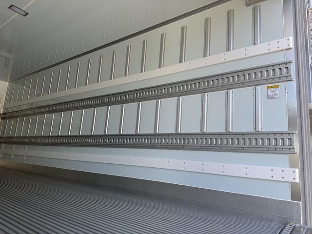 ヒノレンジャー 低温冷凍車 ワイド ベッド付 エアサス 240馬力 格納ゲート 菱重 TDJS50J-1L2 -30℃設定 エバハウス サイド観音扉 6,350×2,300×2,120 門口ステンレス 車検付 フルメッキ 積載2.15t F6 走行1千km(15枚目)