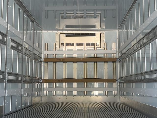 ヒノレンジャー 低温冷凍車 ワイド ベッド付 エアサス 240馬力 格納ゲート 菱重 TDJS50J-1L2 -30℃設定 エバハウス サイド観音扉 6,350×2,300×2,120 門口ステンレス 車検付 フルメッキ 積載2.15t F6 走行1千km(18枚目)