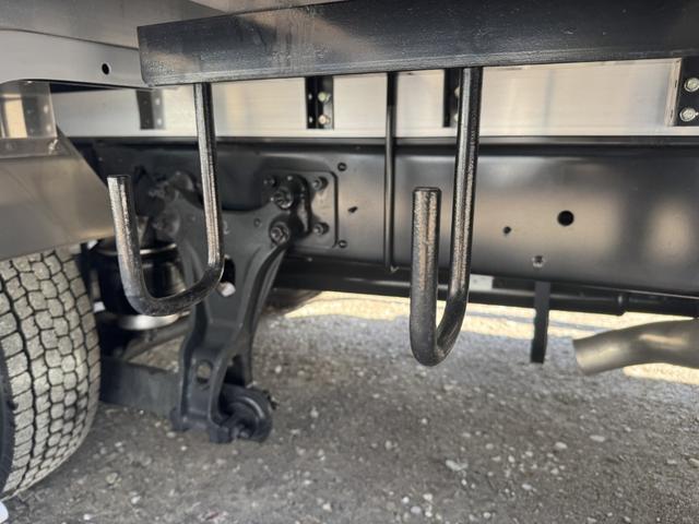 ヒノレンジャー 低温冷凍車 ワイド ベッド付 エアサス 240馬力 格納ゲート 菱重 TDJS50J-1L2 -30℃設定 エバハウス サイド観音扉 6,350×2,300×2,120 門口ステンレス 車検付 フルメッキ 積載2.15t F6 走行1千km(26枚目)