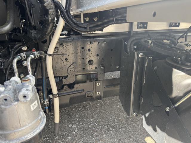 ヒノレンジャー 低温冷凍車 ワイド ベッド付 エアサス 240馬力 格納ゲート 菱重 TDJS50J-1L2 -30℃設定 エバハウス サイド観音扉 6,350×2,300×2,120 門口ステンレス 車検付 フルメッキ 積載2.15t F6 走行1千km(28枚目)