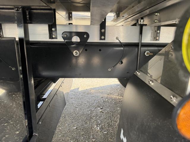 ヒノレンジャー 低温冷凍車 ワイド ベッド付 エアサス 240馬力 格納ゲート 菱重 TDJS50J-1L2 -30℃設定 エバハウス サイド観音扉 6,350×2,300×2,120 門口ステンレス 車検付 フルメッキ 積載2.15t F6 走行1千km(29枚目)