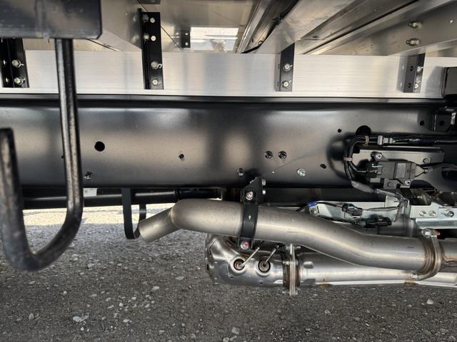 ヒノレンジャー 低温冷凍車 ワイド ベッド付 エアサス 240馬力 格納ゲート 菱重 TDJS50J-1L2 -30℃設定 エバハウス サイド観音扉 6,350×2,300×2,120 門口ステンレス 車検付 フルメッキ 積載2.15t F6 走行1千km(30枚目)