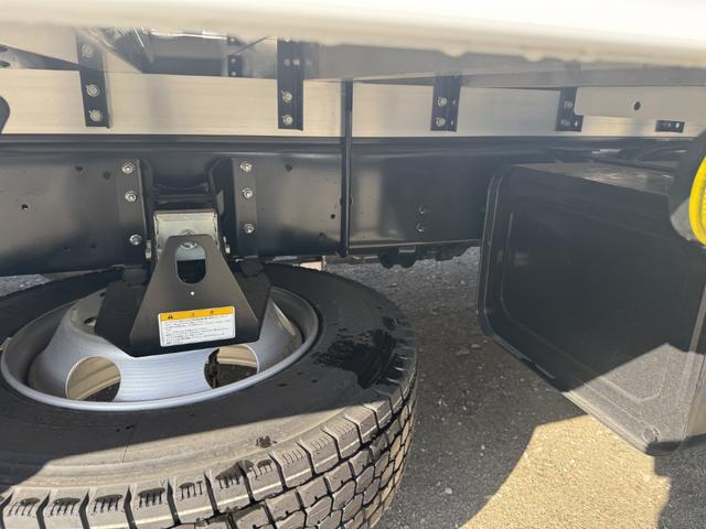 ヒノレンジャー 低温冷凍車 ワイド ベッド付 エアサス 240馬力 格納ゲート 菱重 TDJS50J-1L2 -30℃設定 エバハウス サイド観音扉 6,350×2,300×2,120 門口ステンレス 車検付 フルメッキ 積載2.15t F6 走行1千km(31枚目)