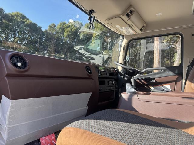 ヒノレンジャー 低温冷凍車 ワイド ベッド付 エアサス 240馬力 格納ゲート 菱重 TDJS50J-1L2 -30℃設定 エバハウス サイド観音扉 6,350×2,300×2,120 門口ステンレス 車検付 フルメッキ 積載2.15t F6 走行1千km(44枚目)