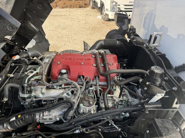 ヒノレンジャー 低温冷凍車 ワイド ベッド付 エアサス 240馬力 格納ゲート 菱重 TDJS50J-1L2 -30℃設定 エバハウス サイド観音扉 6,350×2,300×2,120 門口ステンレス 車検付 フルメッキ 積載2.15t F6 走行1千km(48枚目)