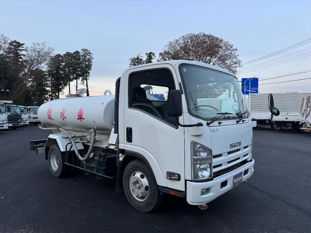 エルフトラック 散水車　ワイド　極東開発　ＬＨ０４－３０２Ｒ　前後散水　サブエンジン式　容量４０００Ｌ　吸入ホース　走行２７千ｋｍ　積載４ｔ　Ｆ６　６速　マニュアル　ＥＴＣ１．０（2枚目）