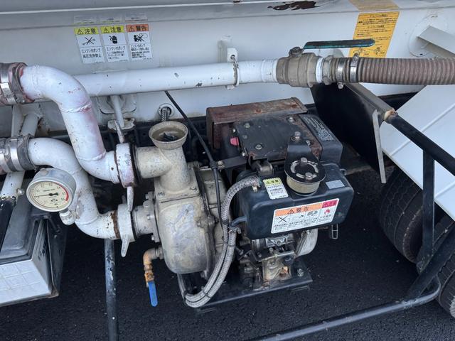 エルフトラック 散水車　ワイド　極東開発　ＬＨ０４－３０２Ｒ　前後散水　サブエンジン式　容量４０００Ｌ　吸入ホース　走行２７千ｋｍ　積載４ｔ　Ｆ６　６速　マニュアル　ＥＴＣ１．０（15枚目）