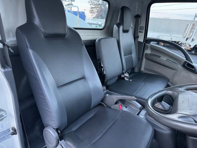 エルフトラック 散水車　ワイド　極東開発　ＬＨ０４－３０２Ｒ　前後散水　サブエンジン式　容量４０００Ｌ　吸入ホース　走行２７千ｋｍ　積載４ｔ　Ｆ６　６速　マニュアル　ＥＴＣ１．０（24枚目）