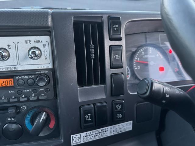 エルフトラック 散水車　ワイド　極東開発　ＬＨ０４－３０２Ｒ　前後散水　サブエンジン式　容量４０００Ｌ　吸入ホース　走行２７千ｋｍ　積載４ｔ　Ｆ６　６速　マニュアル　ＥＴＣ１．０（30枚目）