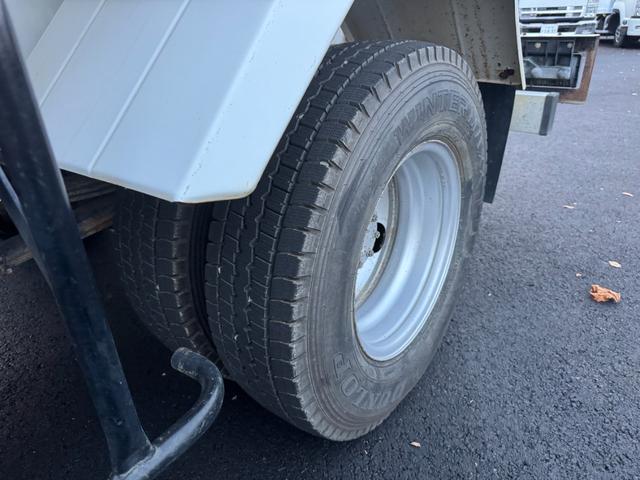 エルフトラック 散水車　ワイド　極東開発　ＬＨ０４－３０２Ｒ　前後散水　サブエンジン式　容量４０００Ｌ　吸入ホース　走行２７千ｋｍ　積載４ｔ　Ｆ６　６速　マニュアル　ＥＴＣ１．０（41枚目）