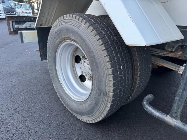 エルフトラック 散水車　ワイド　極東開発　ＬＨ０４－３０２Ｒ　前後散水　サブエンジン式　容量４０００Ｌ　吸入ホース　走行２７千ｋｍ　積載４ｔ　Ｆ６　６速　マニュアル　ＥＴＣ１．０（44枚目）