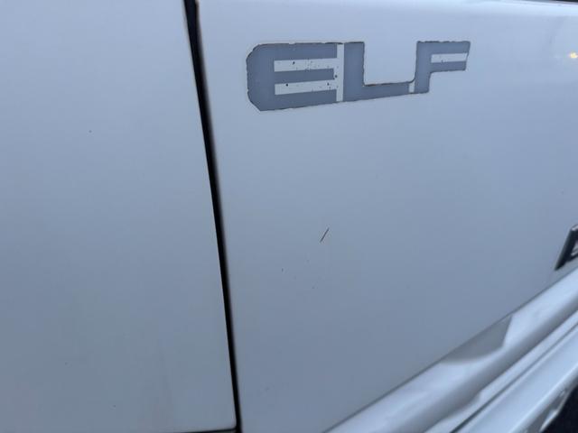 エルフトラック 散水車　ワイド　極東開発　ＬＨ０４－３０２Ｒ　前後散水　サブエンジン式　容量４０００Ｌ　吸入ホース　走行２７千ｋｍ　積載４ｔ　Ｆ６　６速　マニュアル　ＥＴＣ１．０（45枚目）