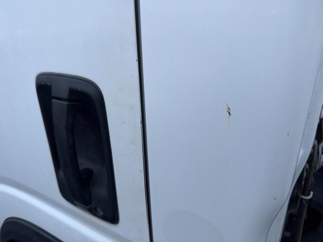 エルフトラック 散水車　ワイド　極東開発　ＬＨ０４－３０２Ｒ　前後散水　サブエンジン式　容量４０００Ｌ　吸入ホース　走行２７千ｋｍ　積載４ｔ　Ｆ６　６速　マニュアル　ＥＴＣ１．０（46枚目）