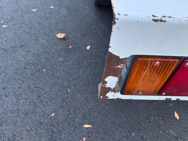 エルフトラック 散水車　ワイド　極東開発　ＬＨ０４－３０２Ｒ　前後散水　サブエンジン式　容量４０００Ｌ　吸入ホース　走行２７千ｋｍ　積載４ｔ　Ｆ６　６速　マニュアル　ＥＴＣ１．０（47枚目）