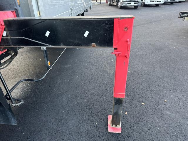 フォワード 2.9t吊4段クレーン アルミブロック 古河ユニック URV374 フックイン ラジコン 差し違いアウトリガー 車検付 走行22千km 積載2.35t F6 6速 マニュアル 吊t数2.9t吊 4段ブーム 送信機 UNIC(20枚目)