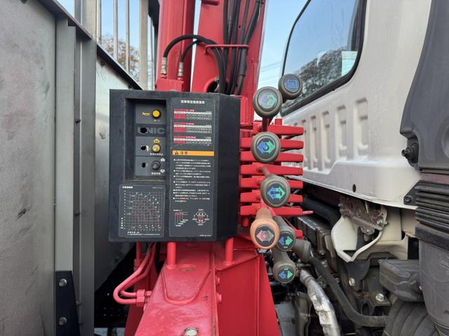 フォワード 2.9t吊4段クレーン アルミブロック 古河ユニック URV374 フックイン ラジコン 差し違いアウトリガー 車検付 走行22千km 積載2.35t F6 6速 マニュアル 吊t数2.9t吊 4段ブーム 送信機 UNIC(22枚目)