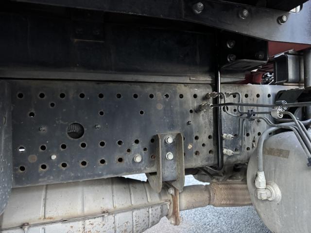 フォワード 2.9t吊4段クレーン アルミブロック 古河ユニック URV374 フックイン ラジコン 差し違いアウトリガー 車検付 走行22千km 積載2.35t F6 6速 マニュアル 吊t数2.9t吊 4段ブーム 送信機 UNIC(24枚目)