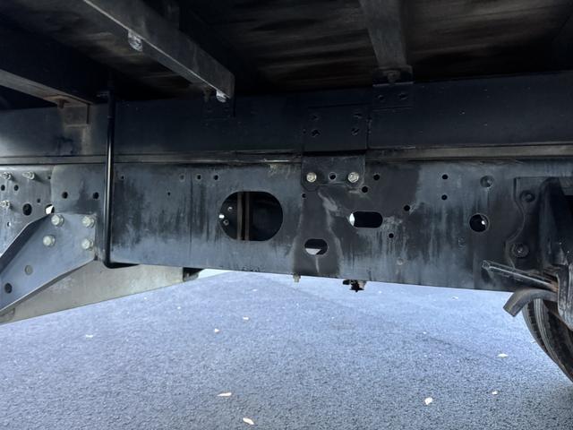 フォワード 2.9t吊4段クレーン アルミブロック 古河ユニック URV374 フックイン ラジコン 差し違いアウトリガー 車検付 走行22千km 積載2.35t F6 6速 マニュアル 吊t数2.9t吊 4段ブーム 送信機 UNIC(25枚目)