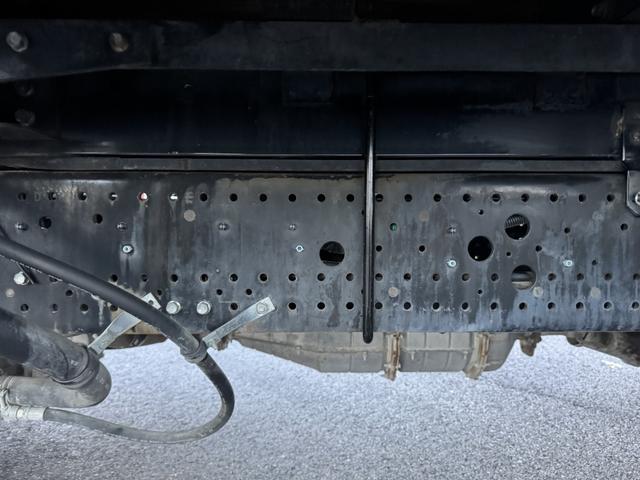 フォワード 2.9t吊4段クレーン アルミブロック 古河ユニック URV374 フックイン ラジコン 差し違いアウトリガー 車検付 走行22千km 積載2.35t F6 6速 マニュアル 吊t数2.9t吊 4段ブーム 送信機 UNIC(28枚目)