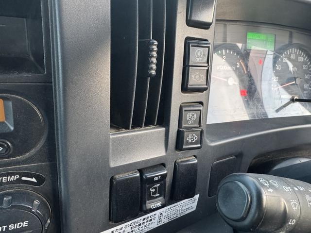 フォワード 2.9t吊4段クレーン アルミブロック 古河ユニック URV374 フックイン ラジコン 差し違いアウトリガー 車検付 走行22千km 積載2.35t F6 6速 マニュアル 吊t数2.9t吊 4段ブーム 送信機 UNIC(35枚目)